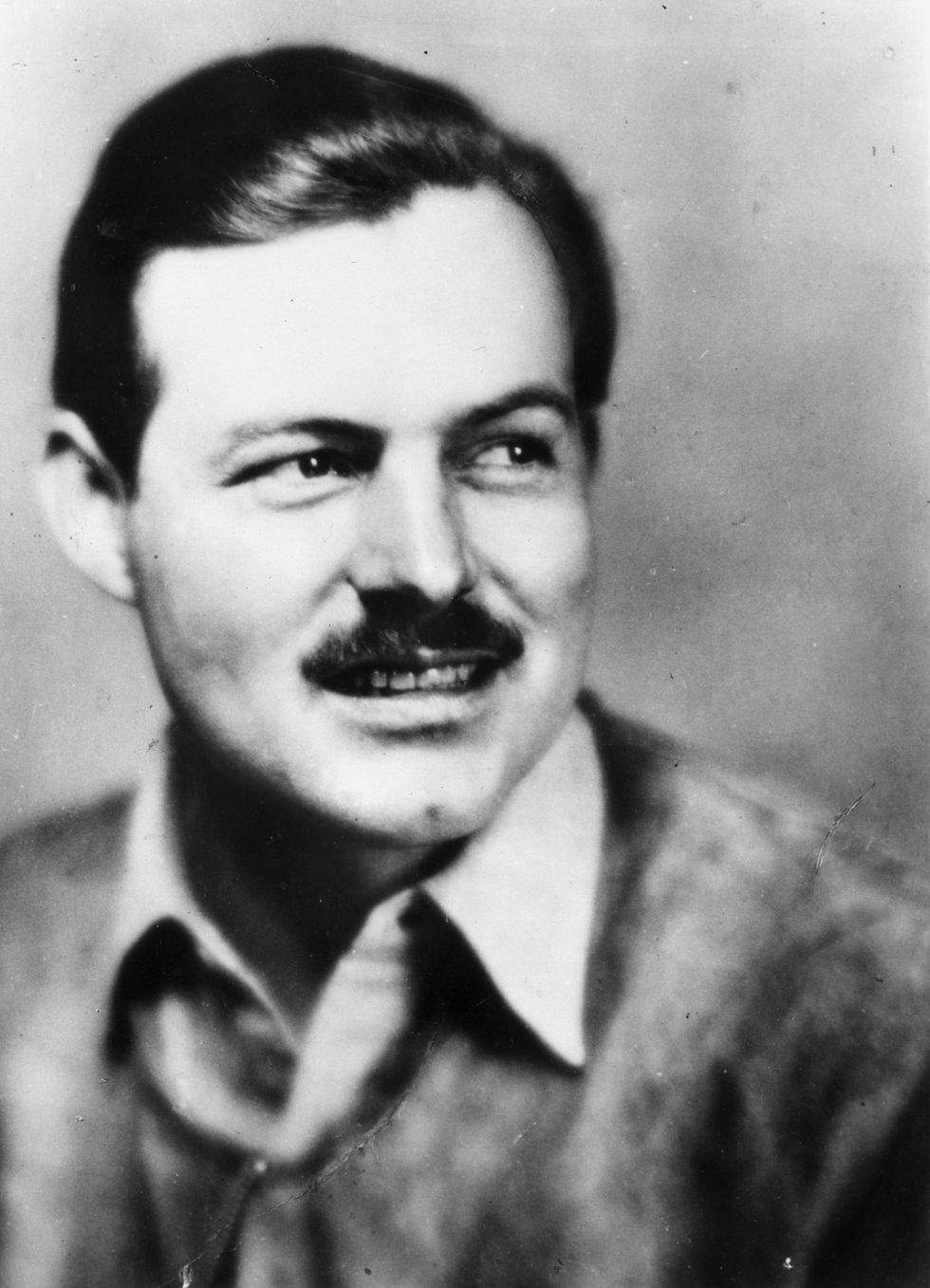 Headshot of Ernest Hemingway as a young man